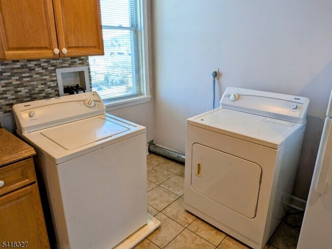 Building Photo - 239 Union Blvd