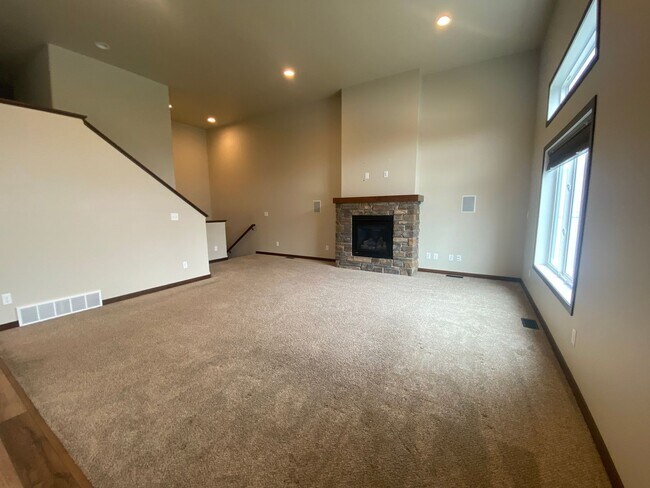 Building Photo - 3-Bed, 3-Bath Single Family Home in Moorhead!