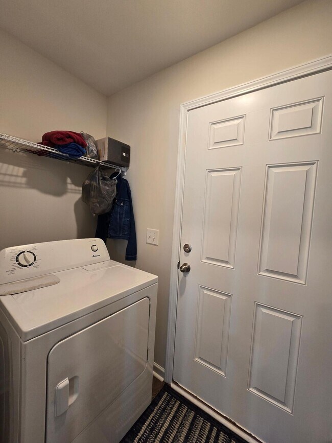 Building Photo - 1762 Camazay Dr