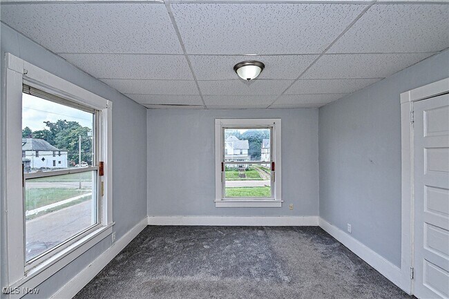 Building Photo - 825 7th St NW