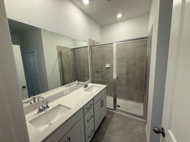 Building Photo - 14995 White Pearl Rd