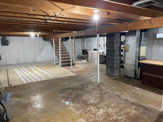 Building Photo - 3 Bed 1.5 Bath home **Available May***