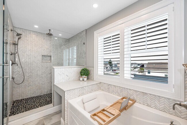 Building Photo - 352 Portsmouth Ave