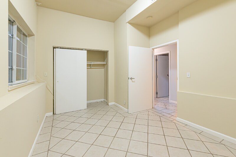 Building Photo - 150 Caldecott Ln