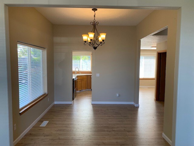 Building Photo - 7403 Shadowwood Ct NE