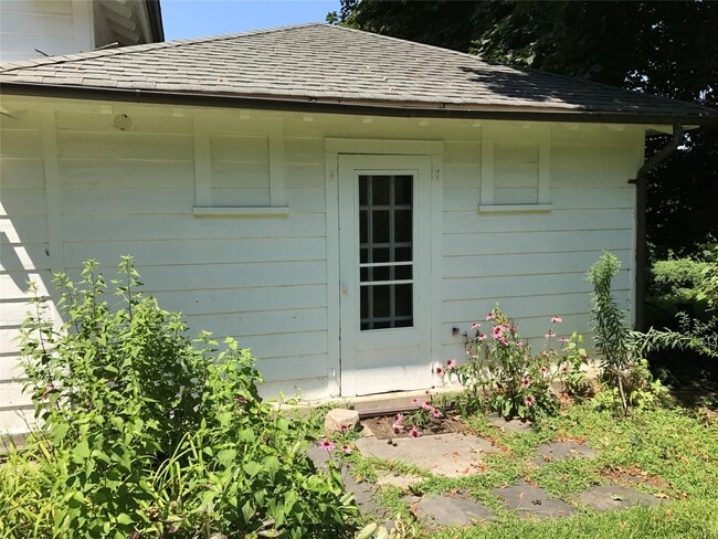 Building Photo - 209 1/2 Wilson Park Dr