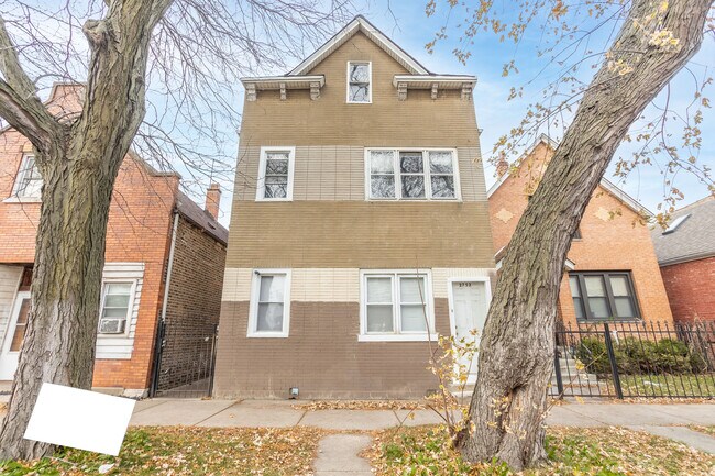 Building Photo - 2752 S Kedvale Ave