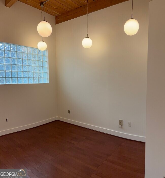 Building Photo - 204 Walker St SW