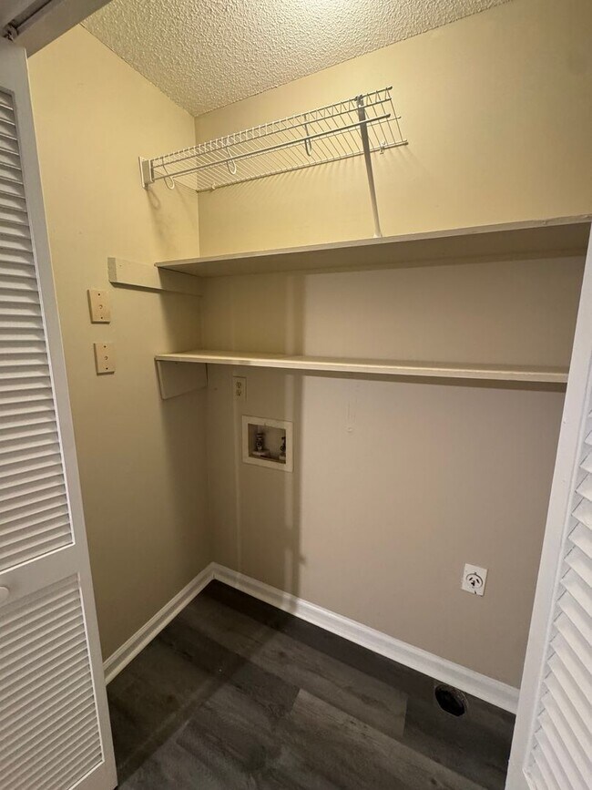 Building Photo - 4402 American Dr