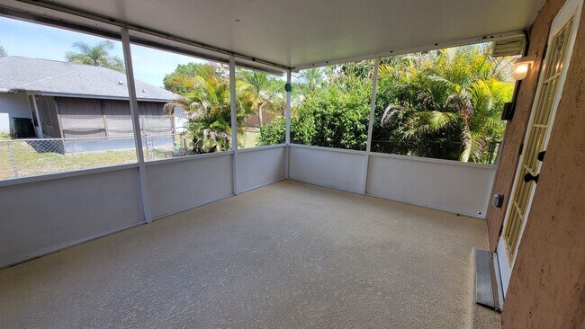Building Photo - Fantastic 3 Bed/ 2 bath + Den ~ UTC Distri...