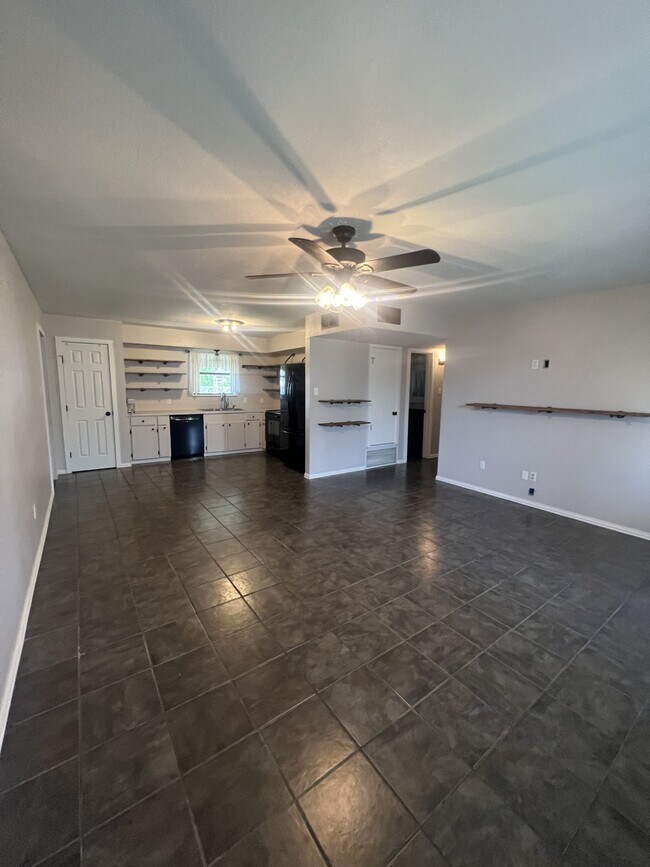 Building Photo - 2036 Lisa Cir
