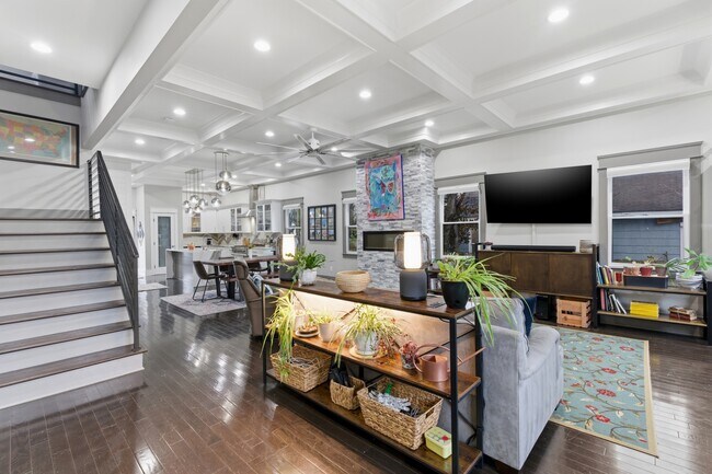 Building Photo - 1105 Stockell St