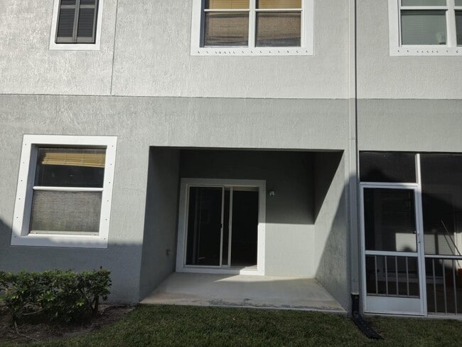 Building Photo - Prime Location & Modern Comfort in Greenacres! 3 Bed 2.5 Bath Townhouse