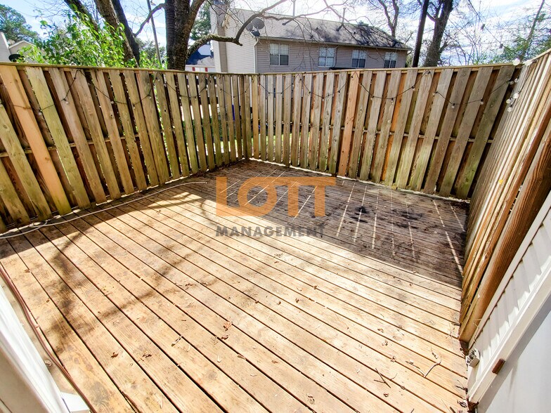 Building Photo - 32 Huntsfield Dr