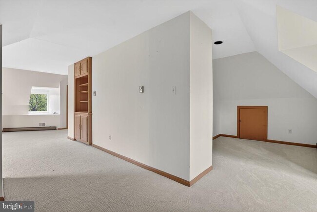 Building Photo - 5553 Little Falls Rd