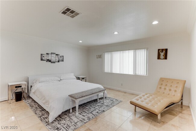 Building Photo - 2121 Rosanna St