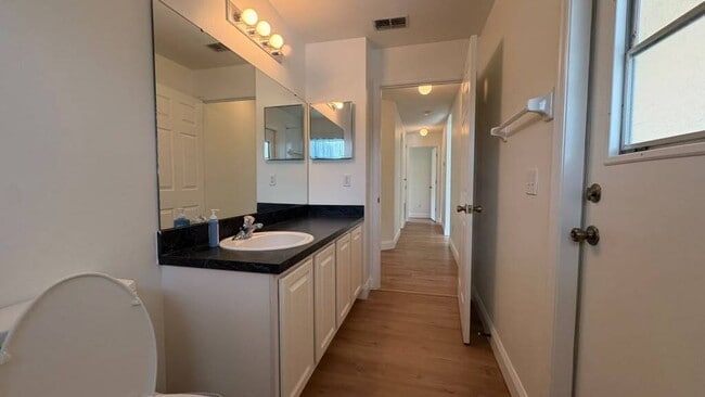 Building Photo - "Stunning 4-Bedroom Lake View Home in Oviedo – Spacious 2,132 Sq Ft Retreat!"