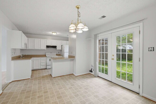 Building Photo - Beautifully Refreshed 3BR Townhome with Private Fenced Backyard in Brandy Station