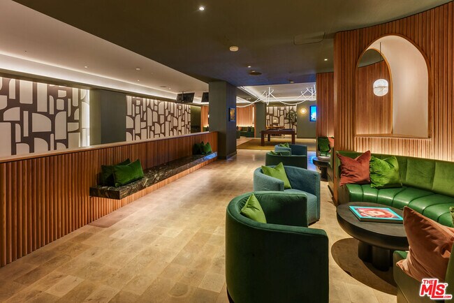 Building Photo - 700 Broadway