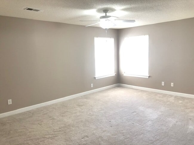 Building Photo - 4384 Daphne Ln