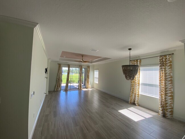 Building Photo - 16966 Rosedown Glen