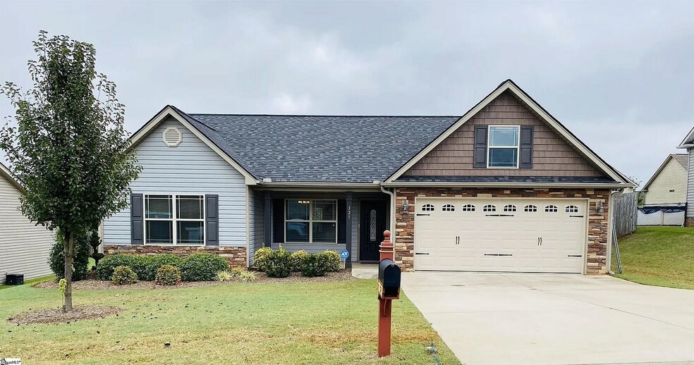 Primary Photo - 321 Gleaner Dr