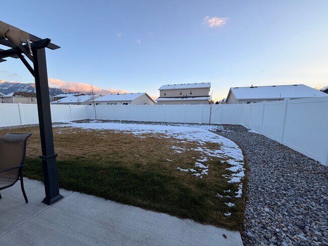 Building Photo - HC 528 C