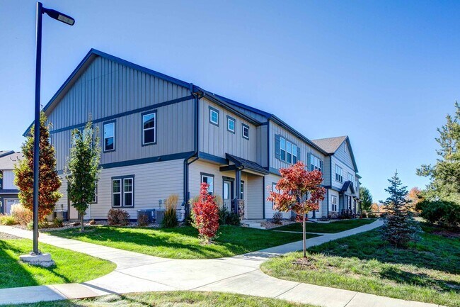 Building Photo - 884 Winding Brk Dr