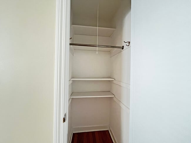 Building Photo - 4 S June Terrace