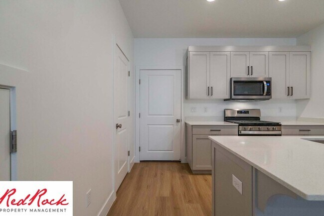 Building Photo - 3 Bedroom Townhome in Washington Fields wi...