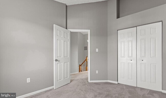 Building Photo - 6359 New Haven Ct