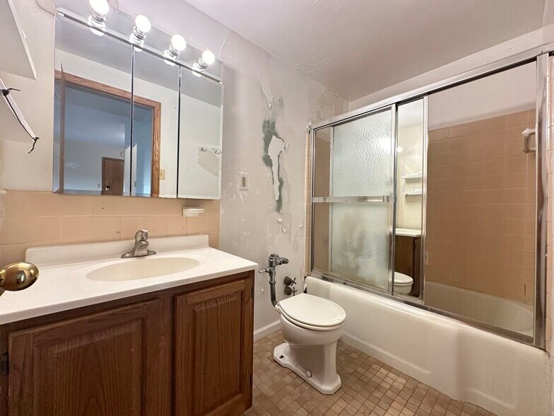 Building Photo - 4180 N Marine Dr