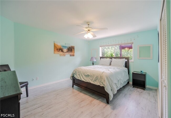 Building Photo - 105 SW 39th Pl