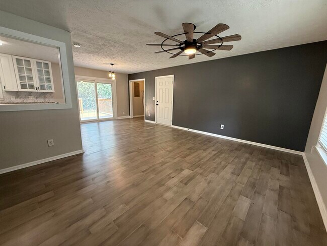 Building Photo - 615 Burcale Rd Cir