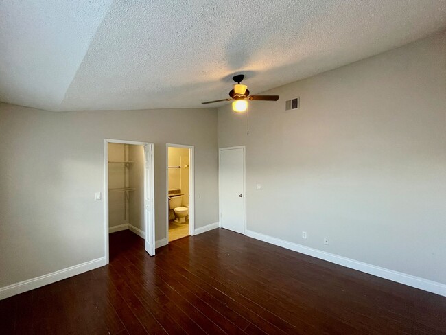 Building Photo - Dockside 2 bed/ 2 bath with Scenic Balcony