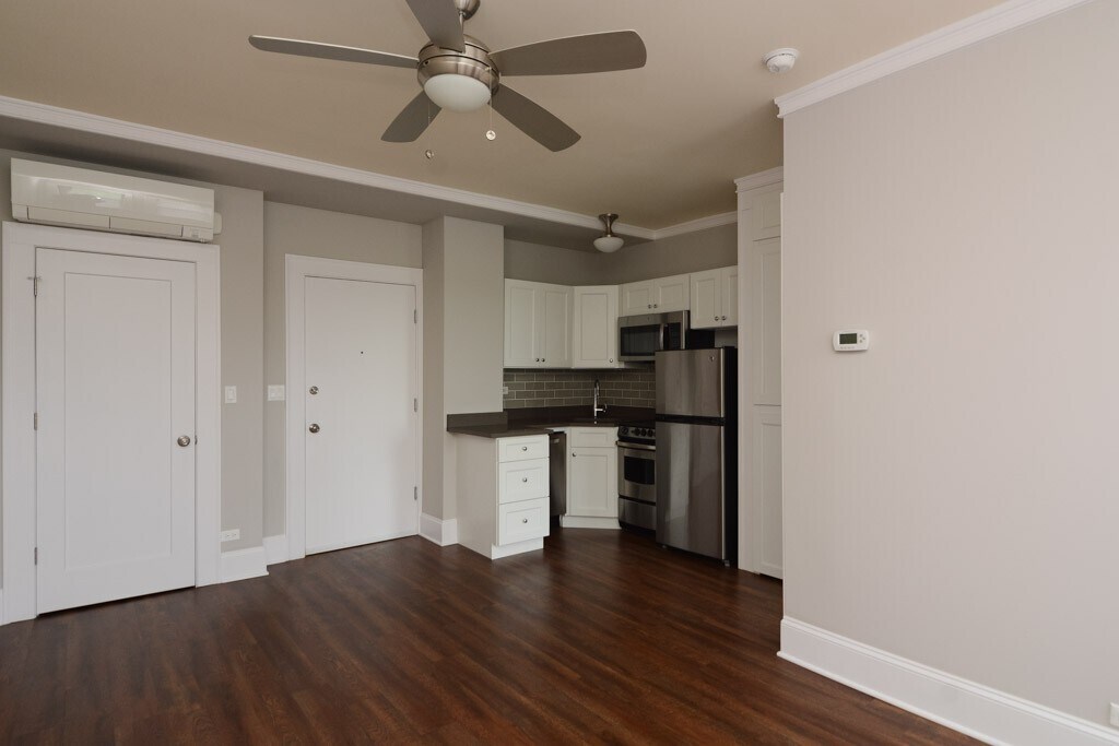 Building Photo - 817 W Lakeside Pl