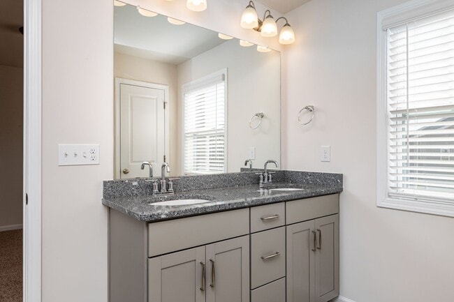 Building Photo - AVAILABLE NOW, Beautiful Home in Greer wit...