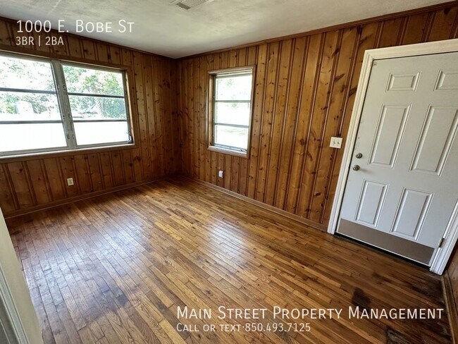 Building Photo - 1000 E Bobe St