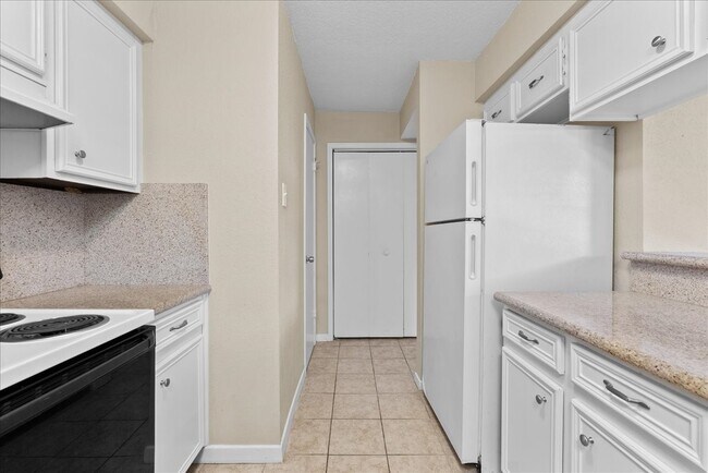 Building Photo - 1448 Silverpines Rd