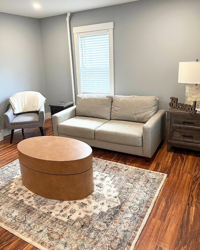 Building Photo - 20 Allessio St