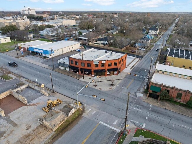 Building Photo - 330 W Lamar St