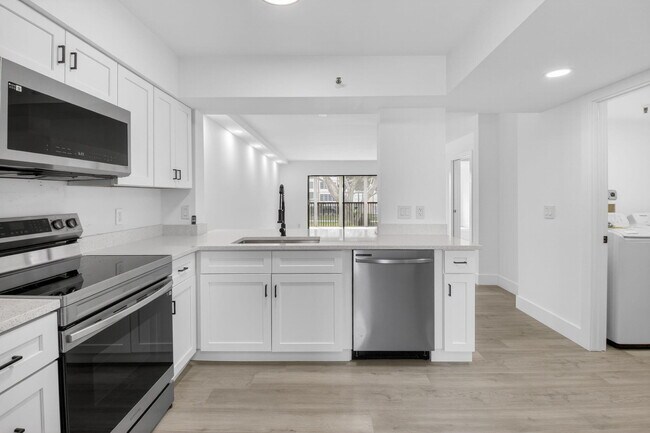 Building Photo - 14475 Strathmore Ln