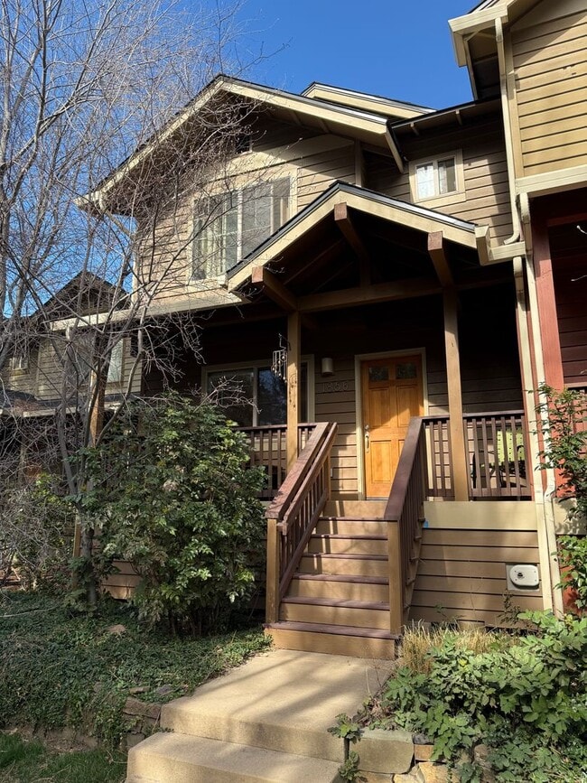 Building Photo - Beautiful 2 Bed/2.5 Bath Townhome on Bend's Westside - Shevlin Park Road