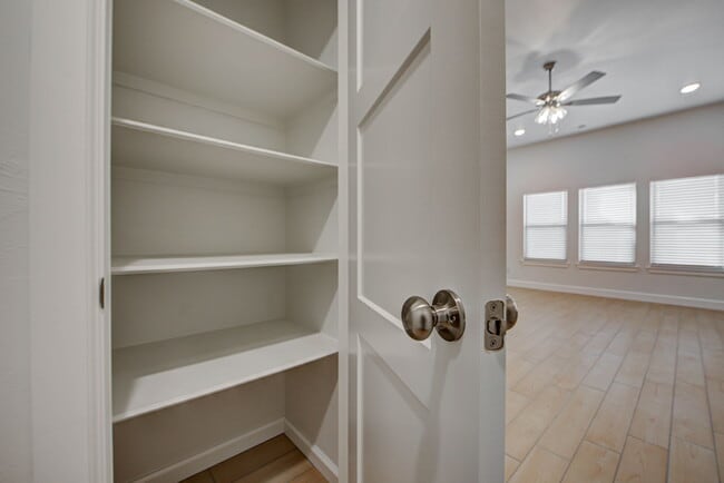 Building Photo - 323 Woodrock St