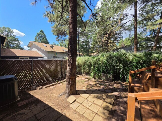 Building Photo - 3885 N Fanning Dr