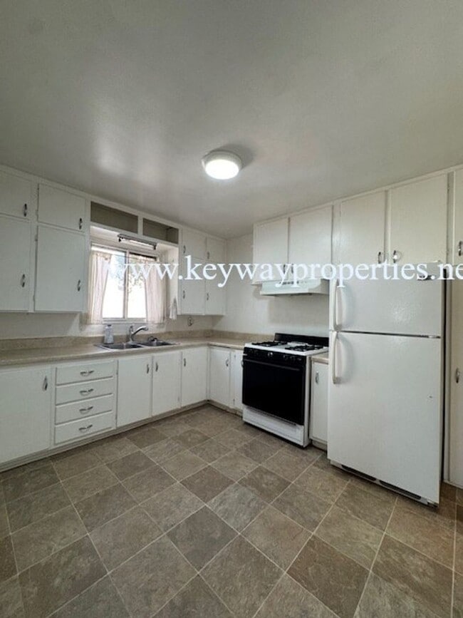 Building Photo - Classic 2 bed 1 bath home in NE ABQ