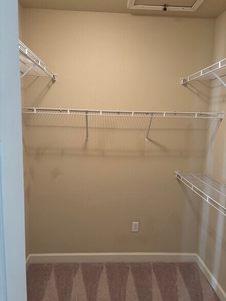 Building Photo - 2602 McKnight Crossing Ct