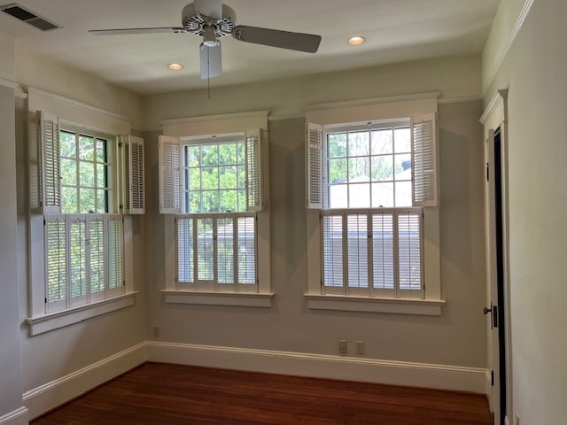 Bedroom with large windows - 18 Avery Dr NE