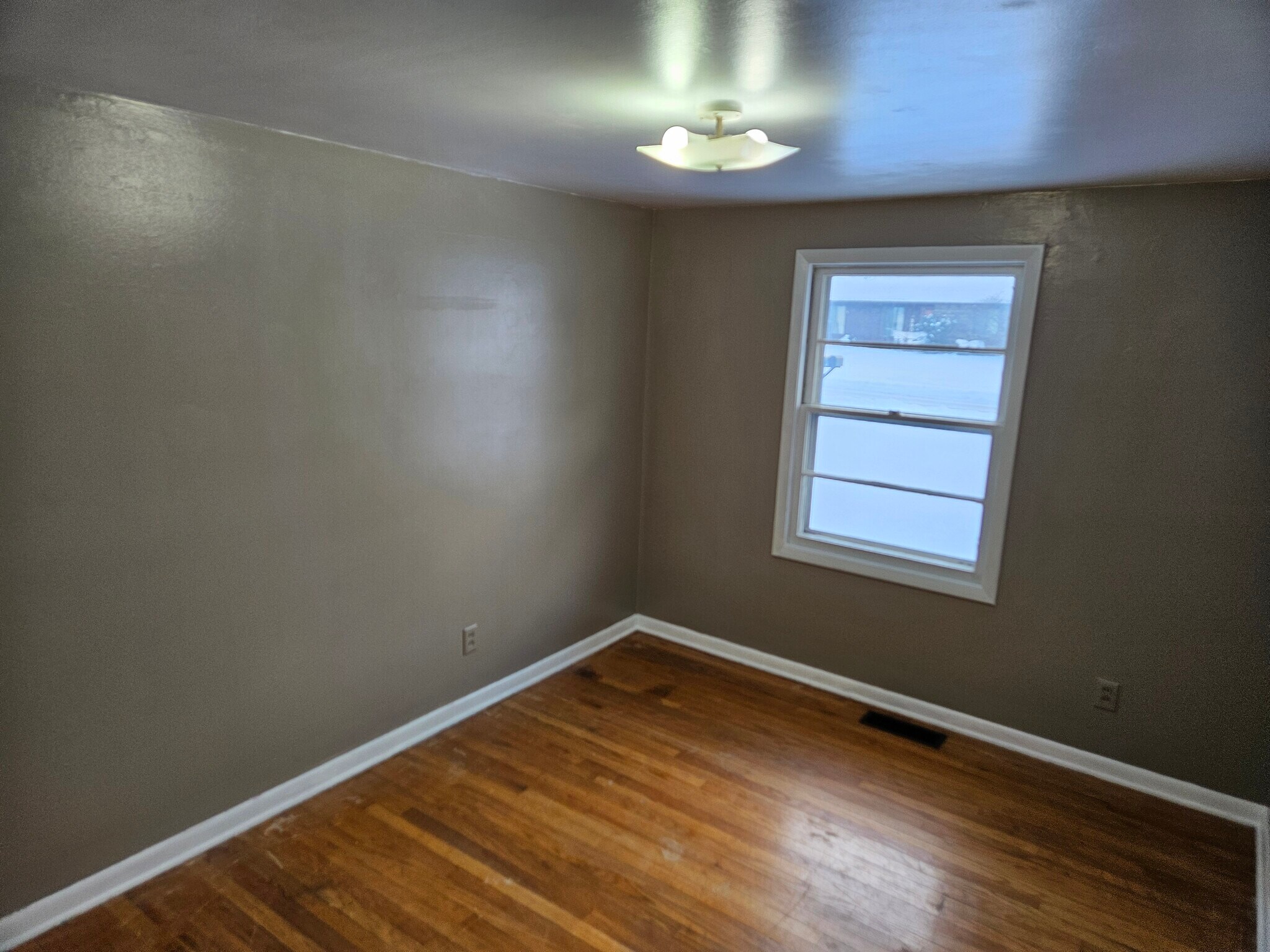 Building Photo - 3922 Springwood Dr