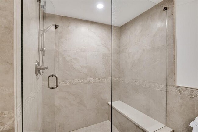 Building Photo - 5510 N Ocean Dr